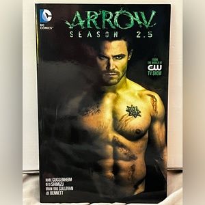 ARROW SEASON 2.5 Graphic Novel